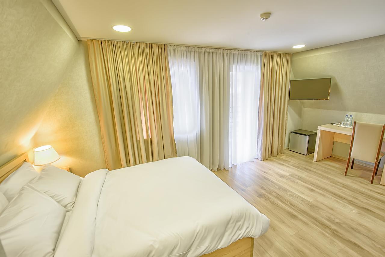 טביליסי Green Corner Hotel מראה חיצוני תמונה